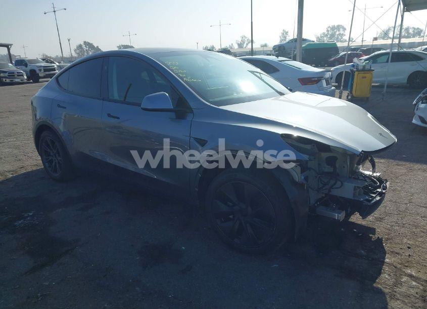 2024 Tesla Model Y LONG RANGE DUAL MOTOR ALL-WHEEL DRIVE/RWD (VIN 7SAYGDED5RF193622) main photo