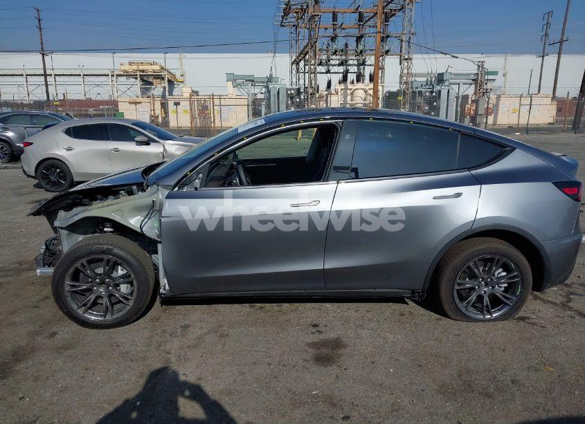 Photo 14 of 2024 Tesla Model Y LONG RANGE DUAL MOTOR ALL-WHEEL DRIVE/RWD (VIN 7SAYGDED5RF193622)
