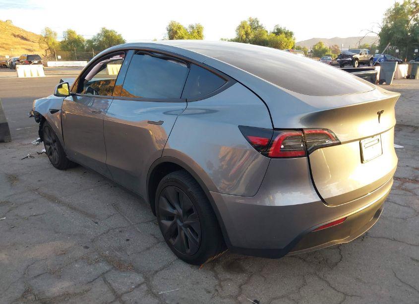 Photo 3 of 2024 Tesla Model Y (VIN 7SAYGDED5RF194821)