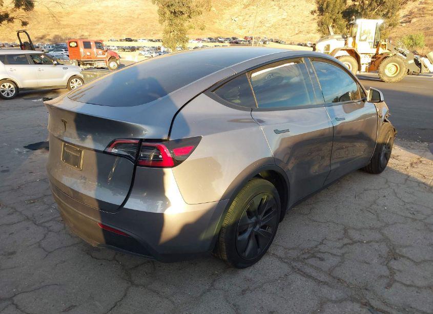 Photo 4 of 2024 Tesla Model Y (VIN 7SAYGDED5RF194821)