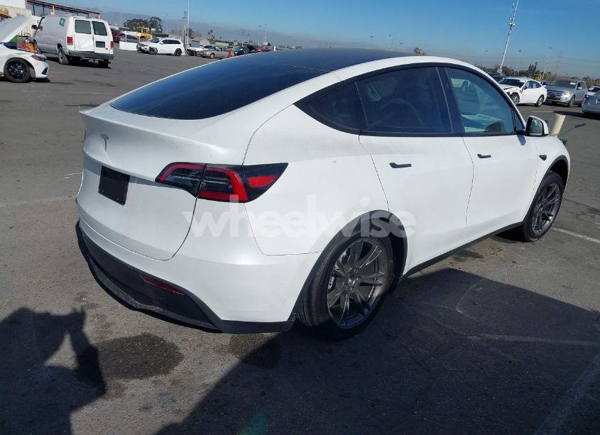 Photo 4 of 2025 Tesla Model Y (VIN 7SAYGDED5SF235499)