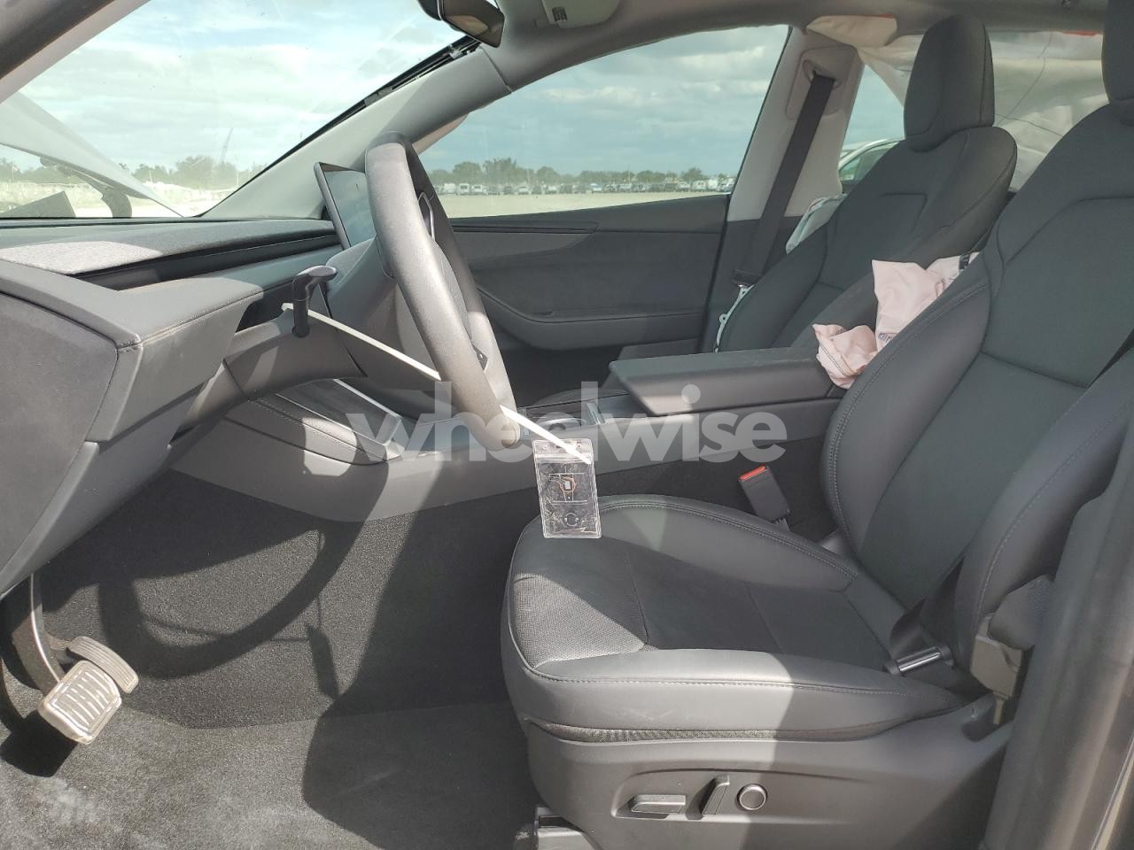 Photo 7 of 2026 TESLA MODEL Y (VIN 7SAYGDED5TA416150)