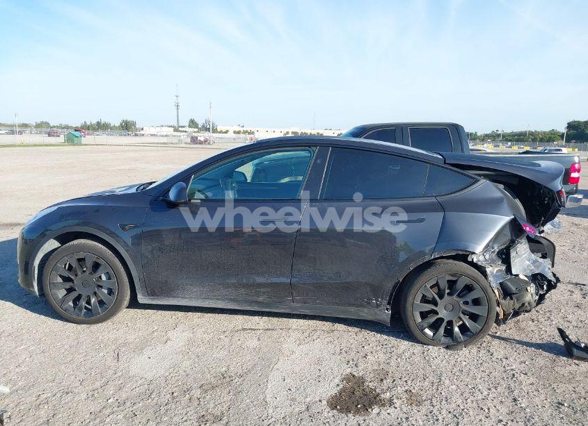Photo 14 of 2024 Tesla Model Y (VIN 7SAYGDED6RF009594)