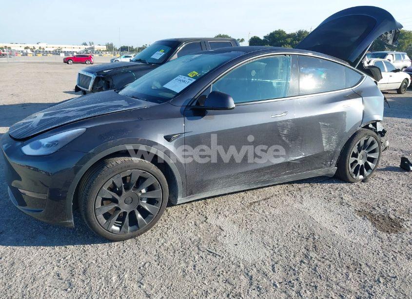 Photo 2 of 2024 Tesla Model Y (VIN 7SAYGDED6RF009594)