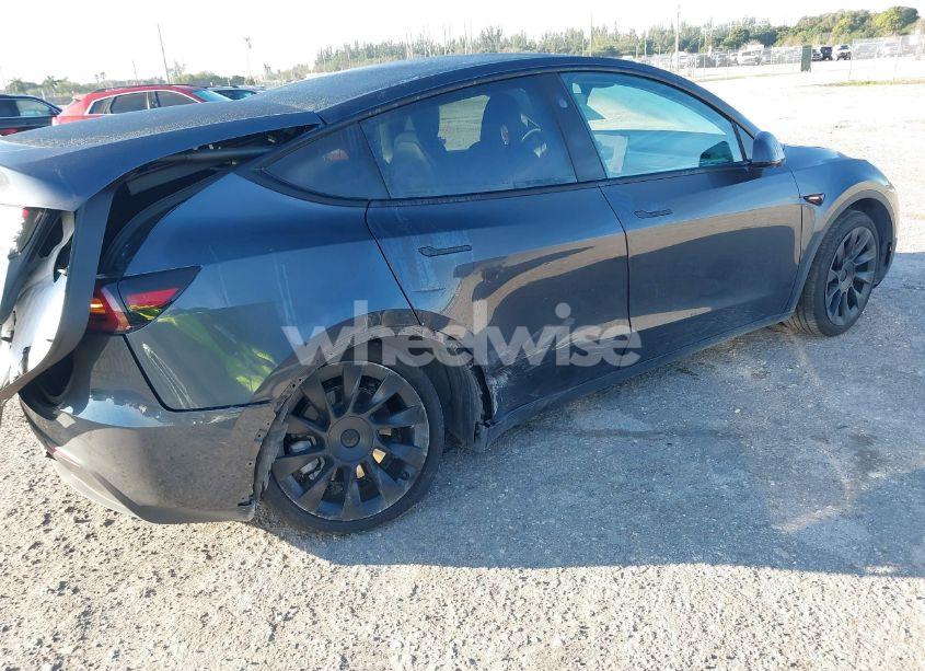 Photo 4 of 2024 Tesla Model Y (VIN 7SAYGDED6RF009594)