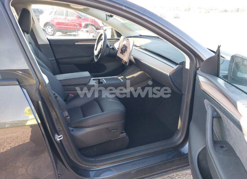 Photo 5 of 2024 Tesla Model Y (VIN 7SAYGDED6RF009594)