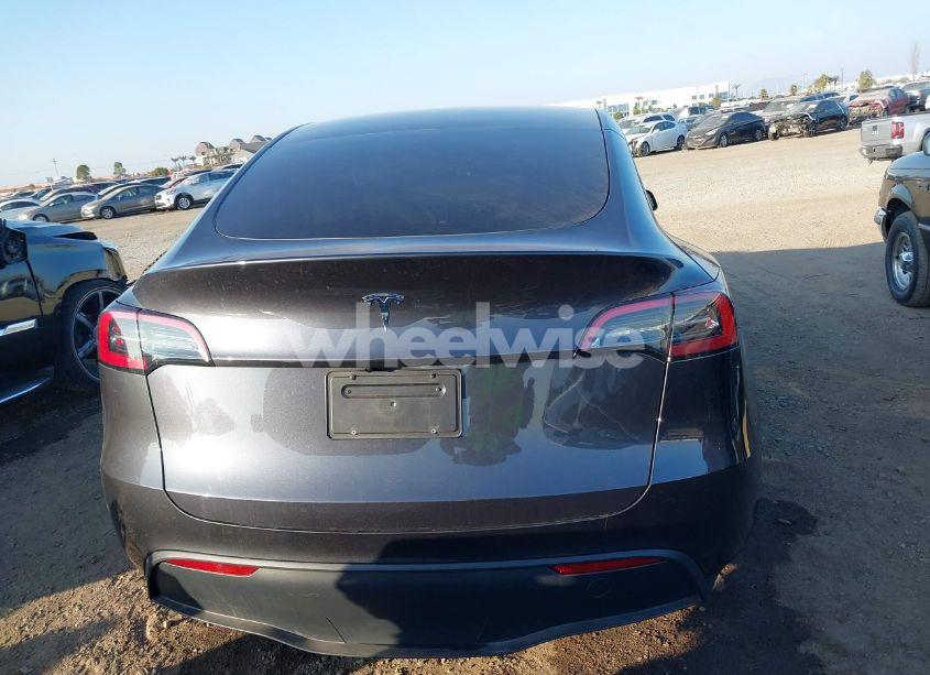 Photo 17 of 2024 Tesla Model Y LONG RANGE DUAL MOTOR ALL-WHEEL DRIVE/RWD (VIN 7SAYGDED6RF103670)