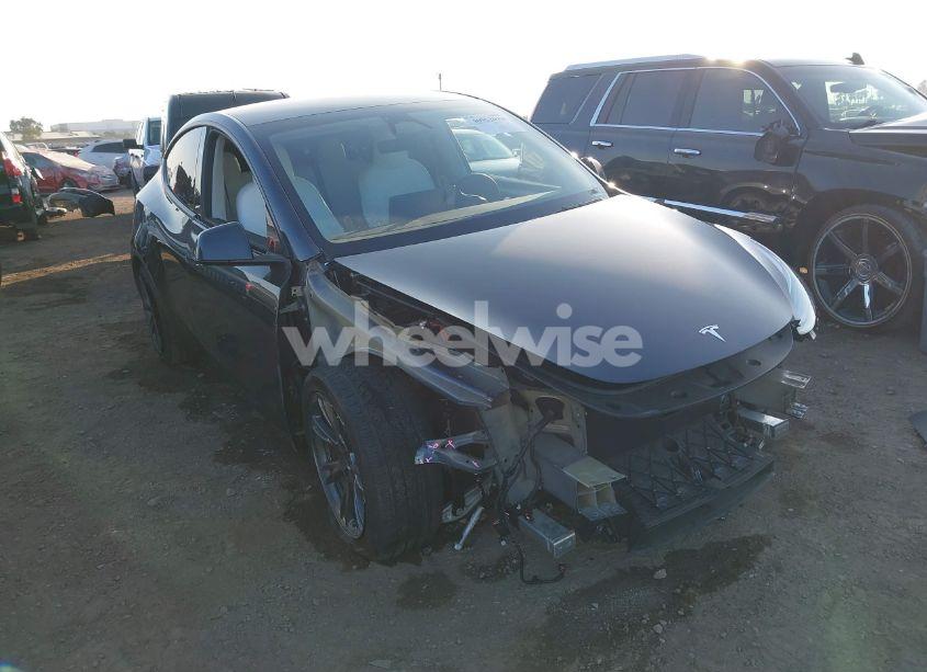 Photo 6 of 2024 Tesla Model Y LONG RANGE DUAL MOTOR ALL-WHEEL DRIVE/RWD (VIN 7SAYGDED6RF103670)