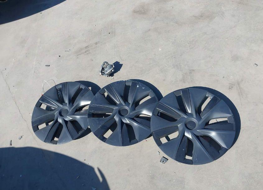 Photo 12 of 2024 Tesla Model Y LONG RANGE DUAL MOTOR ALL-WHEEL DRIVE/RWD (VIN 7SAYGDED6RF158281)