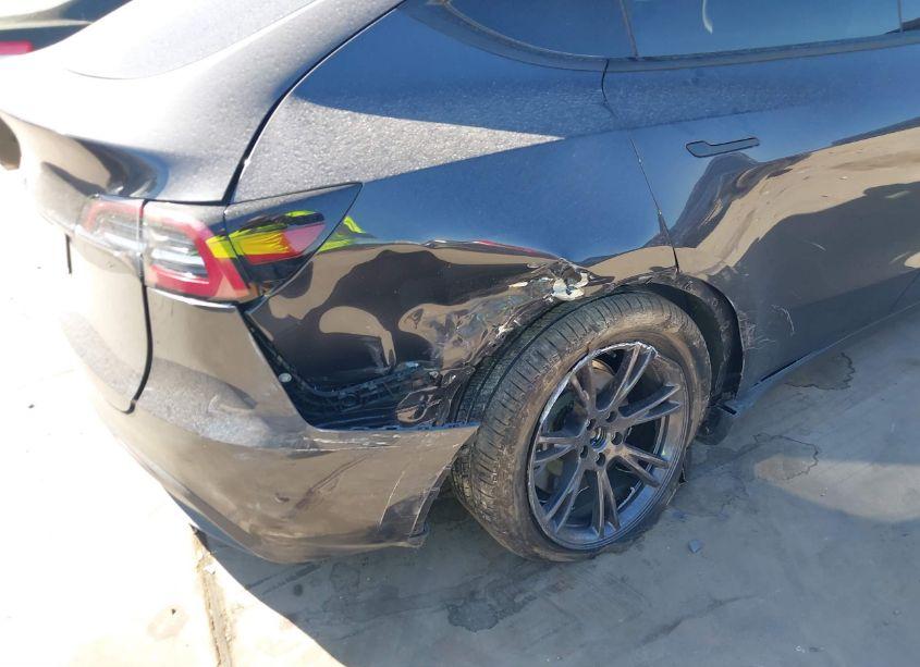 Photo 6 of 2024 Tesla Model Y LONG RANGE DUAL MOTOR ALL-WHEEL DRIVE/RWD (VIN 7SAYGDED6RF158281)