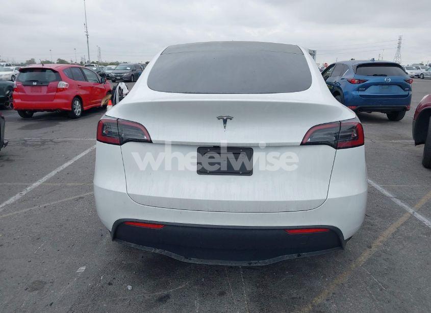 Photo 16 of 2024 Tesla Model Y (VIN 7SAYGDED6RF166543)