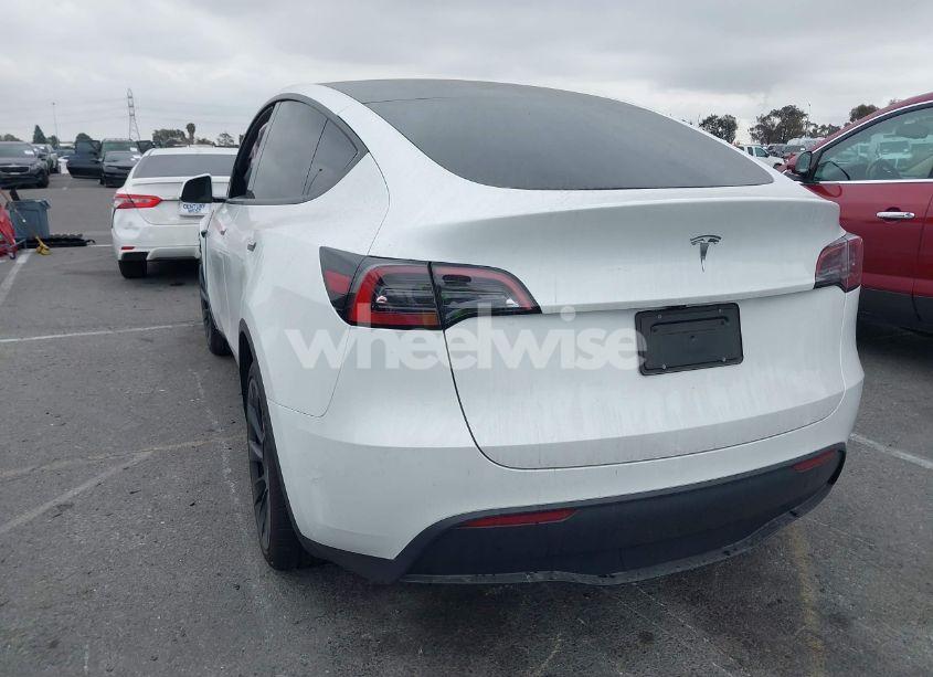 Photo 3 of 2024 Tesla Model Y (VIN 7SAYGDED6RF166543)