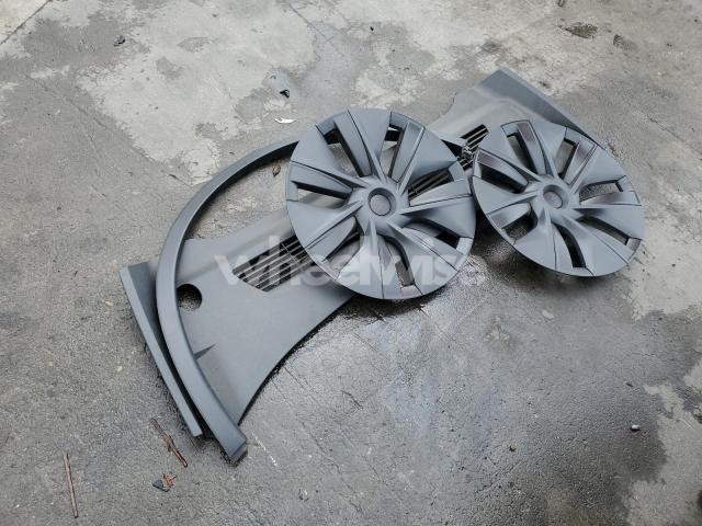 Photo 3 of 2024 TESLA MODEL Y (VIN 7SAYGDED7RF184503)