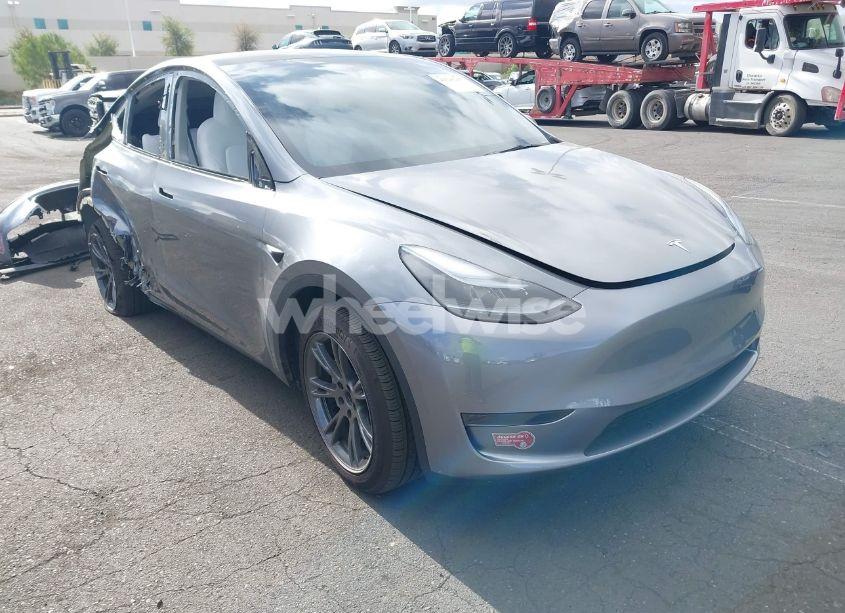 2024 Tesla Model Y LONG RANGE DUAL MOTOR ALL-WHEEL DRIVE/RWD (VIN 7SAYGDED7RF197638) main photo