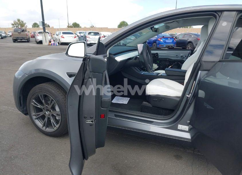 Photo 5 of 2024 Tesla Model Y LONG RANGE DUAL MOTOR ALL-WHEEL DRIVE/RWD (VIN 7SAYGDED7RF197638)