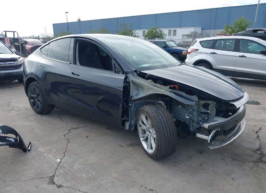 2024 Tesla Model Y LONG RANGE DUAL MOTOR ALL-WHEEL DRIVE/RWD (VIN 7SAYGDED7RF199907) main photo