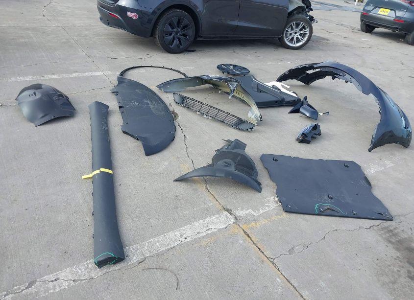 Photo 12 of 2024 Tesla Model Y LONG RANGE DUAL MOTOR ALL-WHEEL DRIVE/RWD (VIN 7SAYGDED7RF199907)