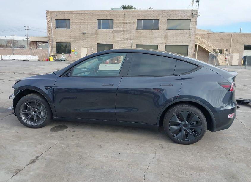 Photo 15 of 2024 Tesla Model Y LONG RANGE DUAL MOTOR ALL-WHEEL DRIVE/RWD (VIN 7SAYGDED7RF199907)