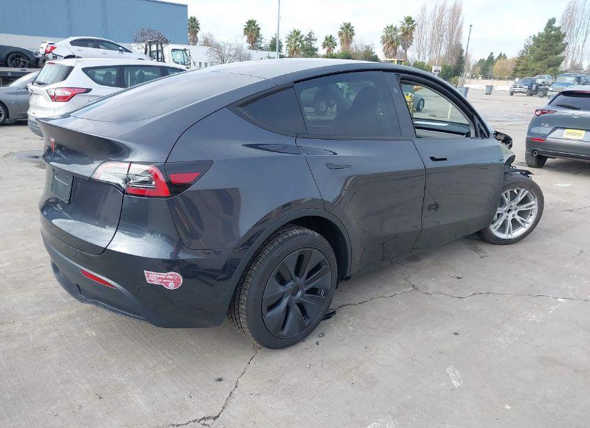 Photo 4 of 2024 Tesla Model Y LONG RANGE DUAL MOTOR ALL-WHEEL DRIVE/RWD (VIN 7SAYGDED7RF199907)