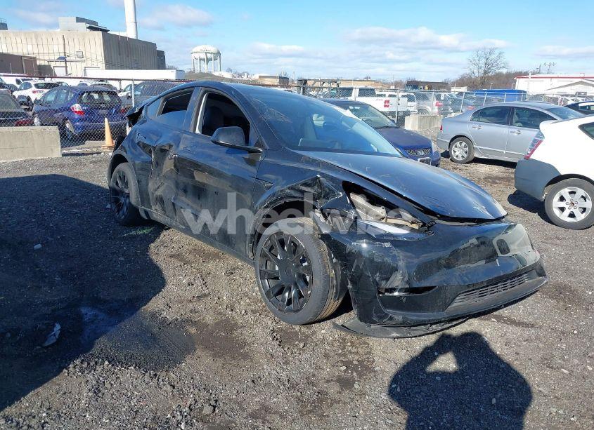 2025 Tesla Model Y LONG RANGE DUAL MOTOR ALL-WHEEL DRIVE (VIN 7SAYGDED7SF229722) main photo