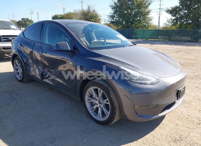 2023 Tesla Model Y RWD (VIN 7SAYGDED8PF944970) main photo
