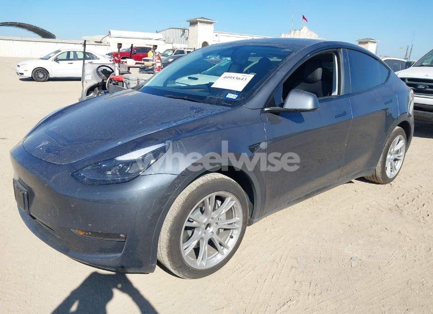 Photo 2 of 2023 Tesla Model Y RWD (VIN 7SAYGDED8PF944970)