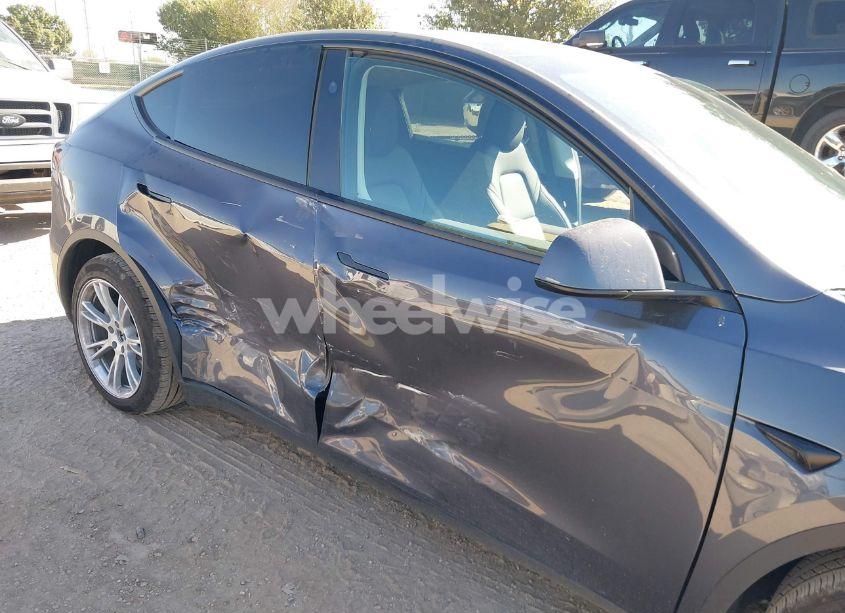 Photo 5 of 2023 Tesla Model Y RWD (VIN 7SAYGDED8PF944970)