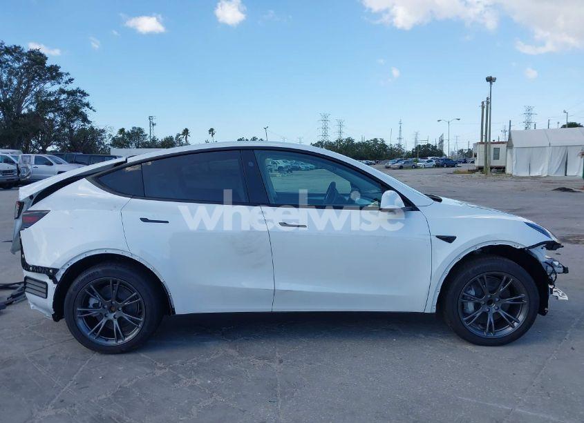 Photo 14 of 2024 Tesla Model Y LONG RANGE DUAL MOTOR ALL-WHEEL DRIVE/RWD (VIN 7SAYGDED8RF161425)