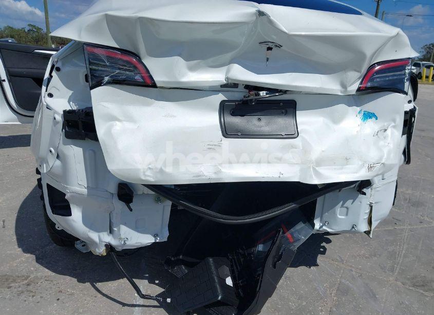 Photo 6 of 2024 Tesla Model Y LONG RANGE DUAL MOTOR ALL-WHEEL DRIVE/RWD (VIN 7SAYGDED8RF161425)