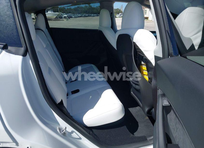 Photo 8 of 2024 Tesla Model Y LONG RANGE DUAL MOTOR ALL-WHEEL DRIVE/RWD (VIN 7SAYGDED8RF161425)