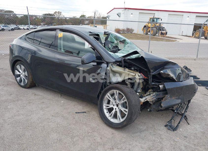 2024 Tesla Model Y LONG RANGE DUAL MOTOR ALL-WHEEL DRIVE/RWD (VIN 7SAYGDED9RF040080) main photo