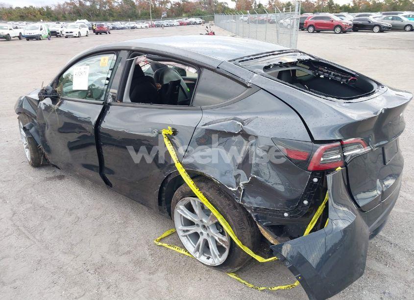 Photo 3 of 2024 Tesla Model Y LONG RANGE DUAL MOTOR ALL-WHEEL DRIVE/RWD (VIN 7SAYGDED9RF040080)