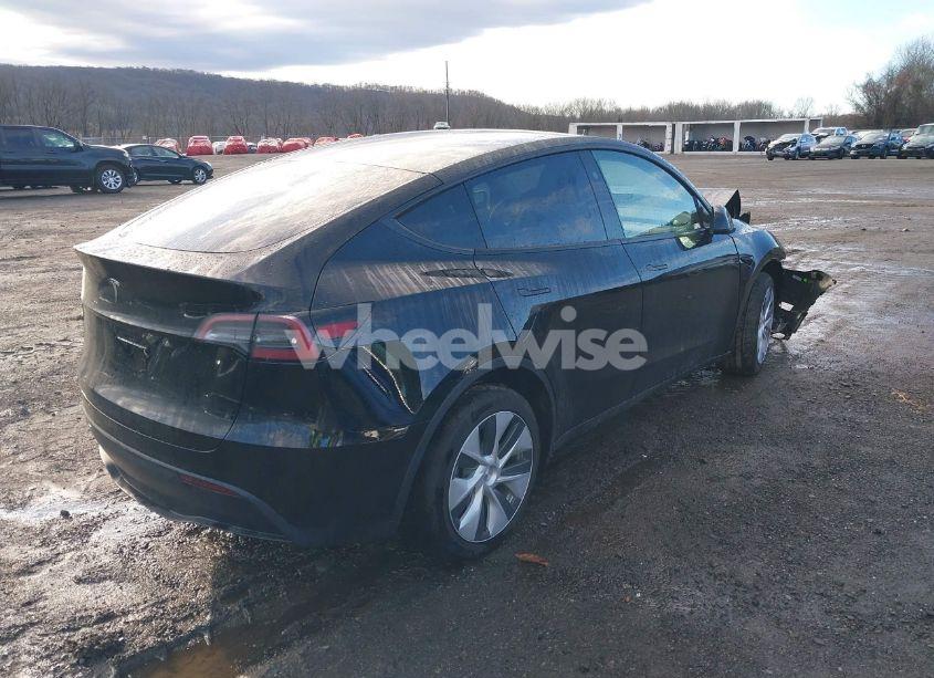 Photo 4 of 2024 Tesla Model Y LONG RANGE DUAL MOTOR ALL-WHEEL DRIVE/RWD (VIN 7SAYGDED9RF055789)