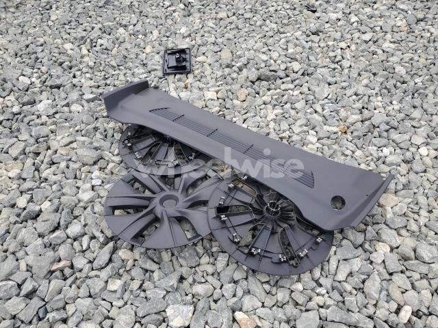 Photo 3 of 2025 TESLA MODEL Y (VIN 7SAYGDED9SF316327)