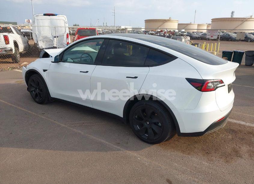 Photo 3 of 2023 Tesla Model Y RWD (VIN 7SAYGDEDXPF963925)