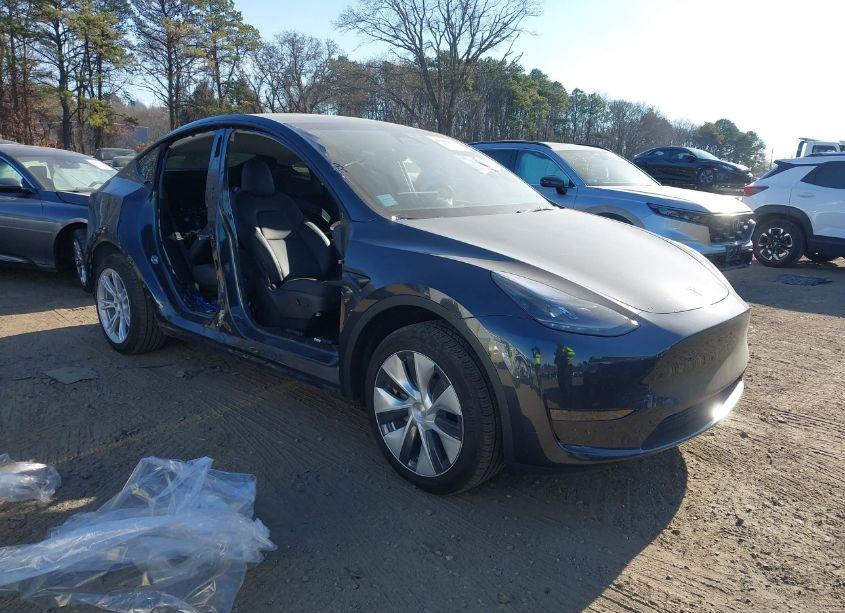 2024 Tesla Model Y LONG RANGE DUAL MOTOR ALL-WHEEL DRIVE/RWD (VIN 7SAYGDEDXRF028536) main photo