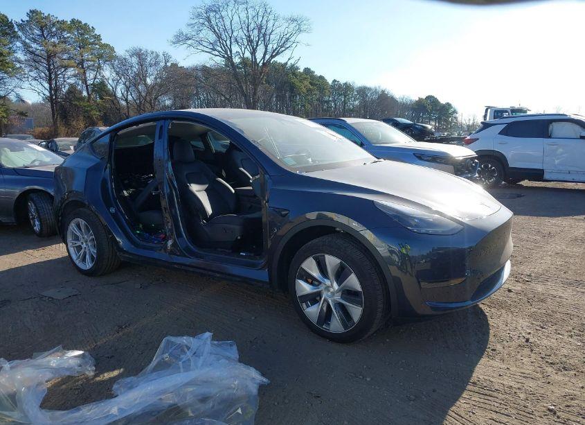 Photo 13 of 2024 Tesla Model Y LONG RANGE DUAL MOTOR ALL-WHEEL DRIVE/RWD (VIN 7SAYGDEDXRF028536)