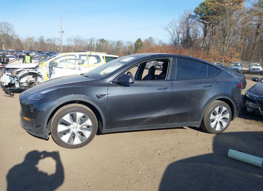 Photo 14 of 2024 Tesla Model Y LONG RANGE DUAL MOTOR ALL-WHEEL DRIVE/RWD (VIN 7SAYGDEDXRF028536)
