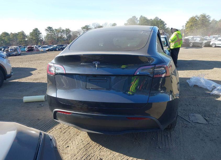 Photo 16 of 2024 Tesla Model Y LONG RANGE DUAL MOTOR ALL-WHEEL DRIVE/RWD (VIN 7SAYGDEDXRF028536)