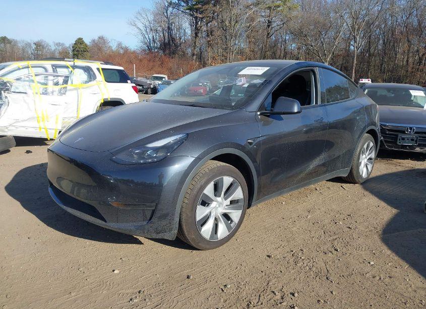 Photo 2 of 2024 Tesla Model Y LONG RANGE DUAL MOTOR ALL-WHEEL DRIVE/RWD (VIN 7SAYGDEDXRF028536)