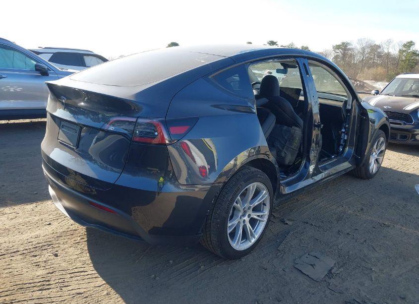 Photo 4 of 2024 Tesla Model Y LONG RANGE DUAL MOTOR ALL-WHEEL DRIVE/RWD (VIN 7SAYGDEDXRF028536)