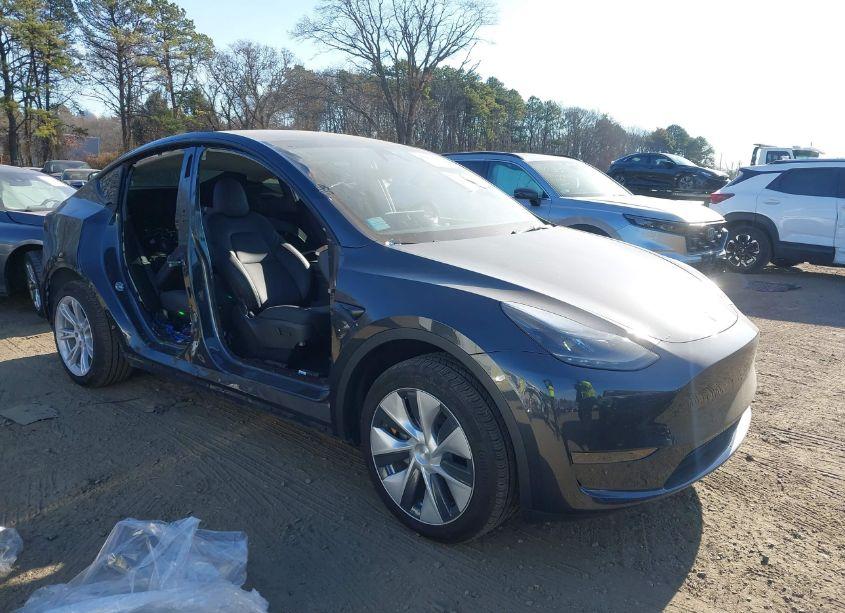 Photo 6 of 2024 Tesla Model Y LONG RANGE DUAL MOTOR ALL-WHEEL DRIVE/RWD (VIN 7SAYGDEDXRF028536)