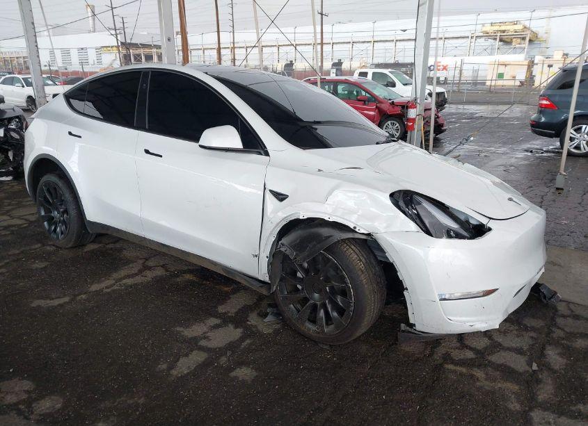 2024 Tesla Model Y LONG RANGE DUAL MOTOR ALL-WHEEL DRIVE/RWD (VIN 7SAYGDEDXRF108967) main photo
