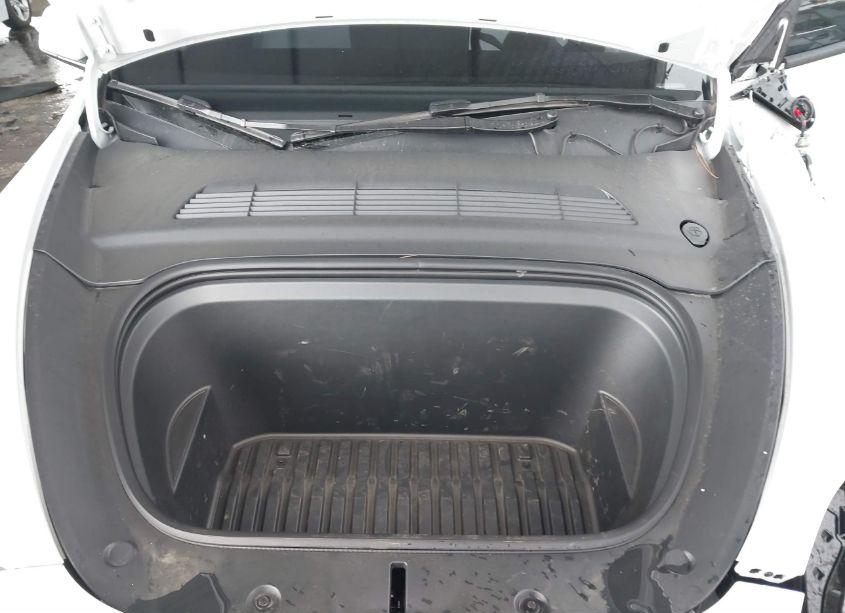 Photo 10 of 2024 Tesla Model Y LONG RANGE DUAL MOTOR ALL-WHEEL DRIVE/RWD (VIN 7SAYGDEDXRF108967)