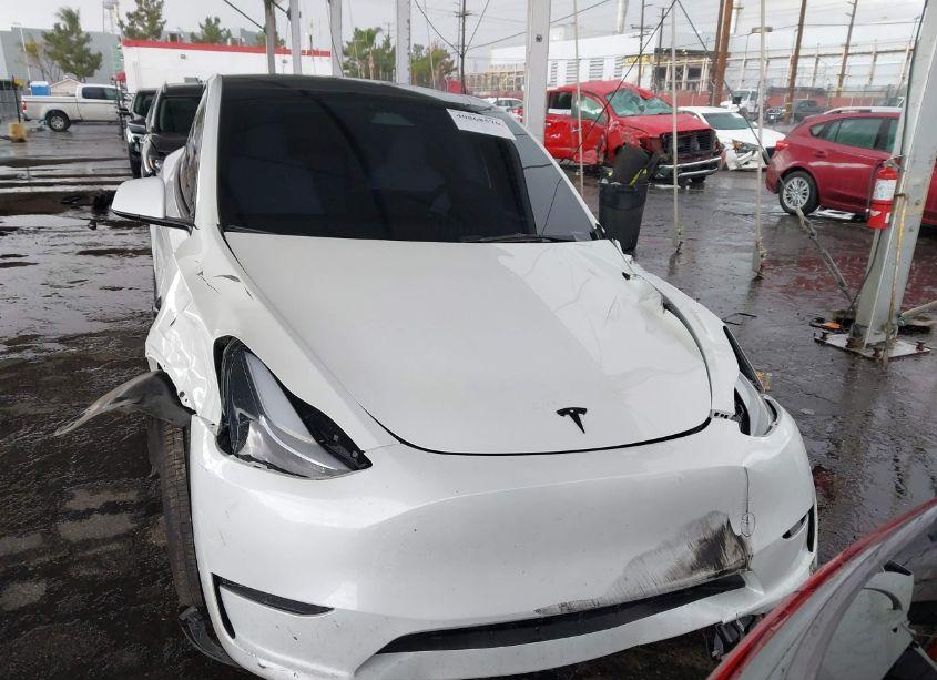 Photo 12 of 2024 Tesla Model Y LONG RANGE DUAL MOTOR ALL-WHEEL DRIVE/RWD (VIN 7SAYGDEDXRF108967)