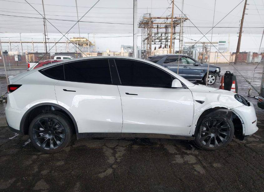 Photo 13 of 2024 Tesla Model Y LONG RANGE DUAL MOTOR ALL-WHEEL DRIVE/RWD (VIN 7SAYGDEDXRF108967)