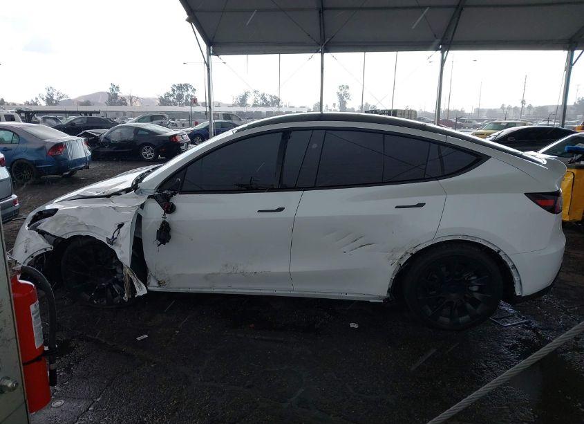 Photo 14 of 2024 Tesla Model Y LONG RANGE DUAL MOTOR ALL-WHEEL DRIVE/RWD (VIN 7SAYGDEDXRF108967)