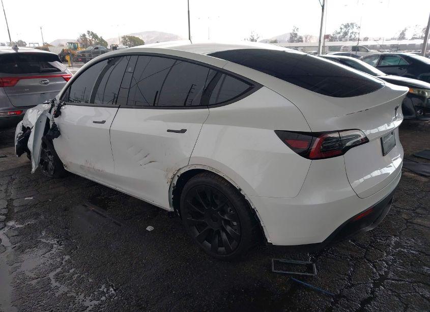 Photo 3 of 2024 Tesla Model Y LONG RANGE DUAL MOTOR ALL-WHEEL DRIVE/RWD (VIN 7SAYGDEDXRF108967)
