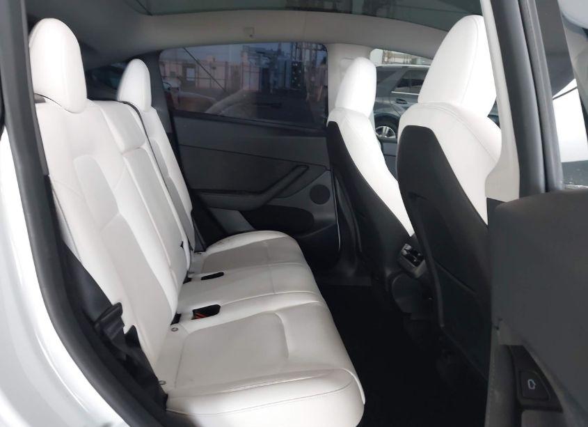 Photo 8 of 2024 Tesla Model Y LONG RANGE DUAL MOTOR ALL-WHEEL DRIVE/RWD (VIN 7SAYGDEDXRF108967)