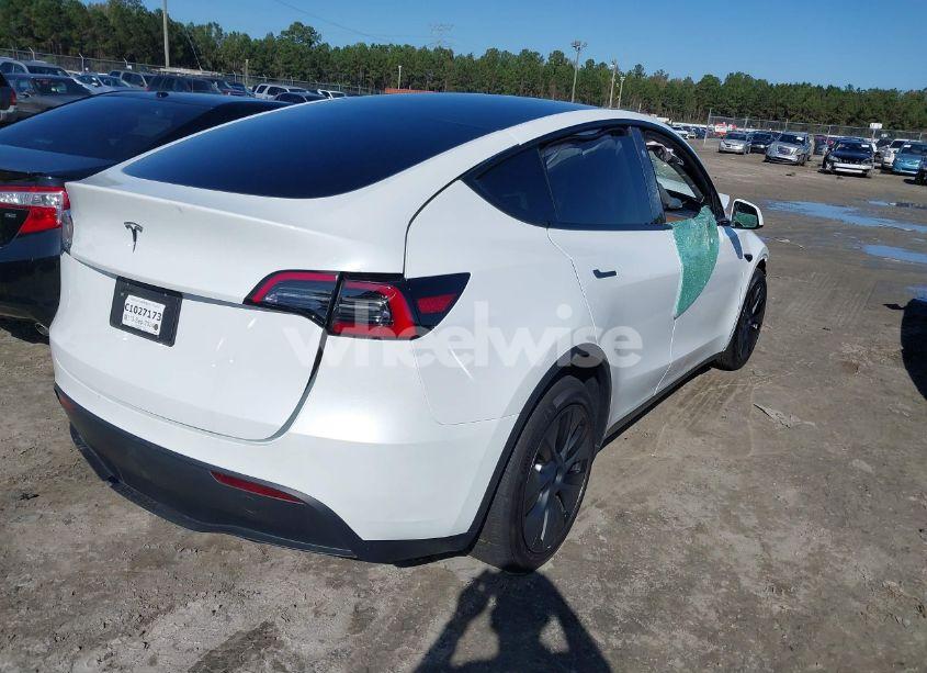 Photo 4 of 2024 Tesla Model Y LONG RANGE DUAL MOTOR ALL-WHEEL DRIVE/RWD (VIN 7SAYGDEDXRF111707)
